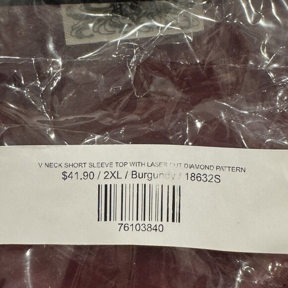 BNWOT 2xl Vocal Burgundy Laser Cut Diamond V-Neck Short Sleeve Top - Picture 5 of 7